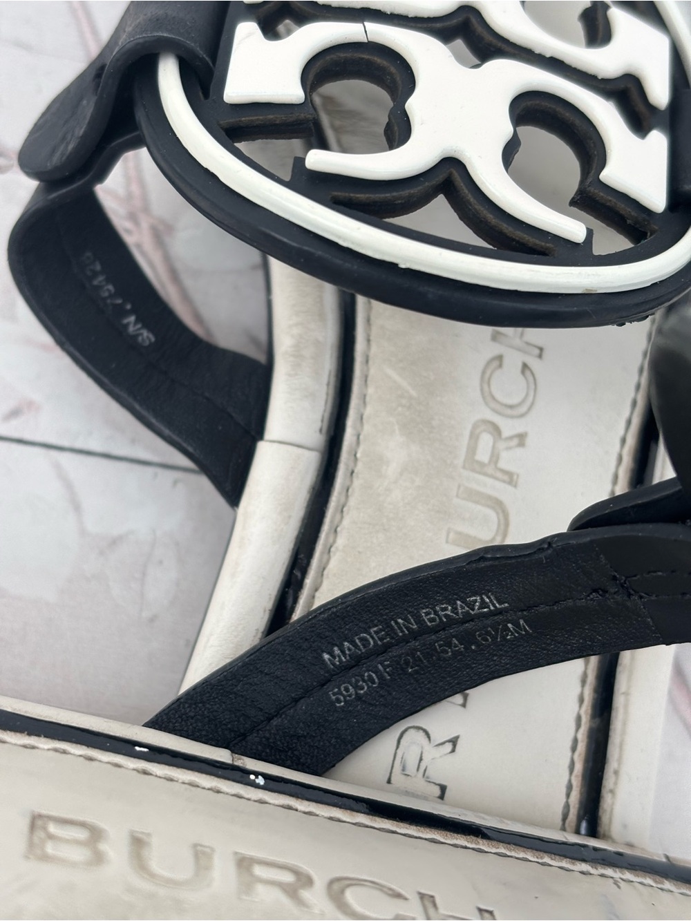 Tory Burch Black and White Logo Thong Sandals - Picture 4 of 5